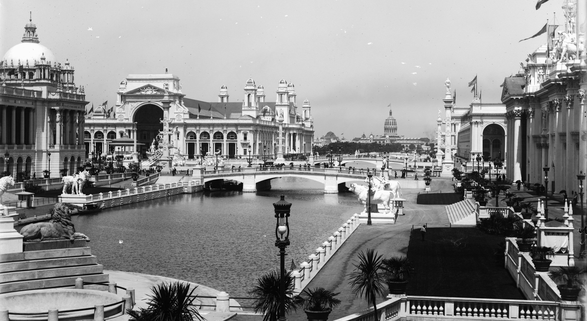 Black and white photograph of canal and buildings at the Chicago Columbian Exposition, 1893.