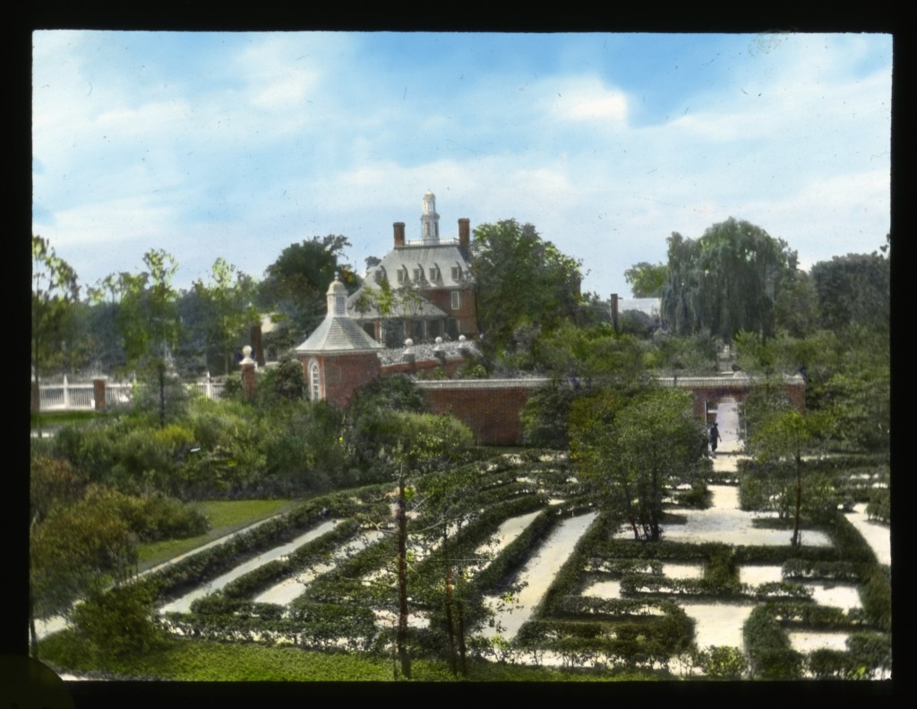 Color postcard of the Governor's Palace Gardens in Williamsburg, Virginia.