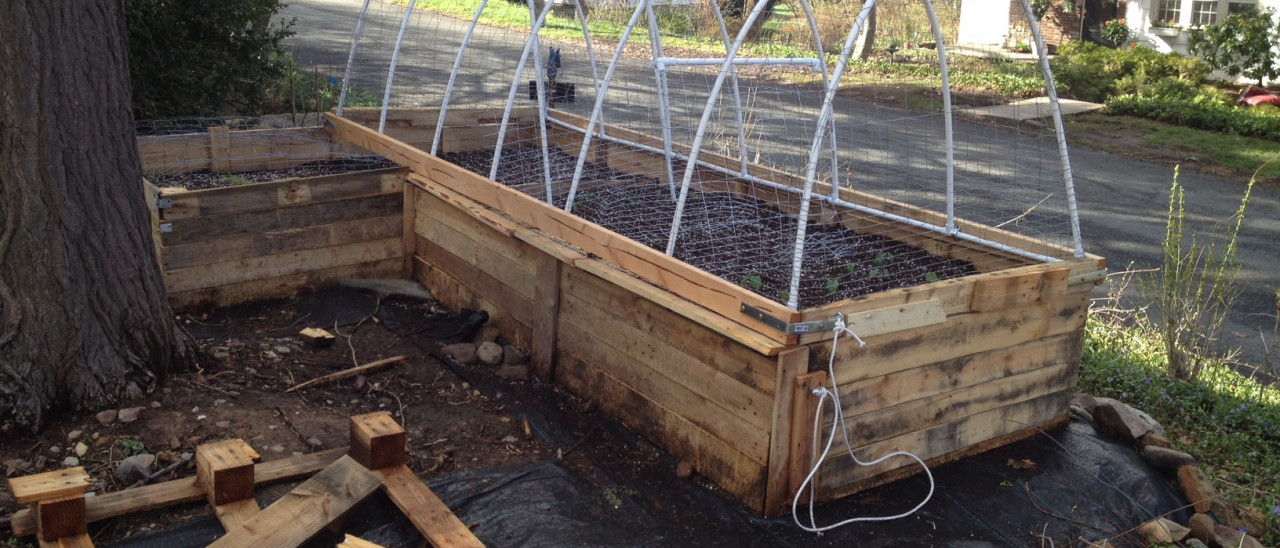 Pallet garden bed