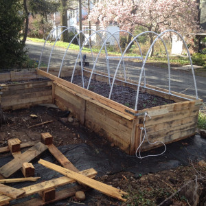 Pallet garden bed