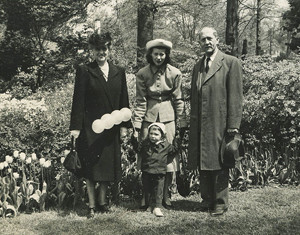 Emil and Rose Hess, Nancy Hess and Jean Hess in the Quanah Garden